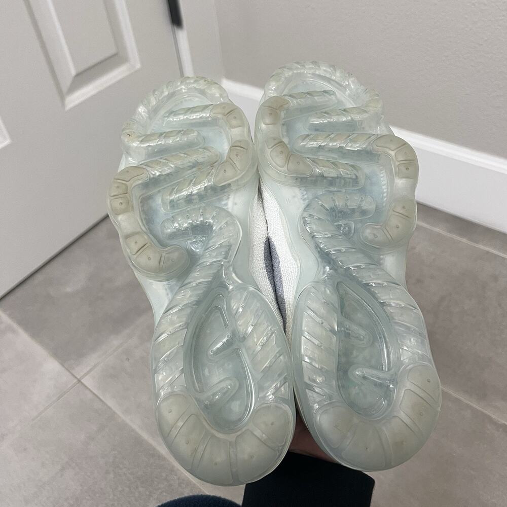 Nike Air VaporMax 2023 Flyknit Womens 9.5 White Athletic Shoes DV6840-100 - Picture 5 of 6